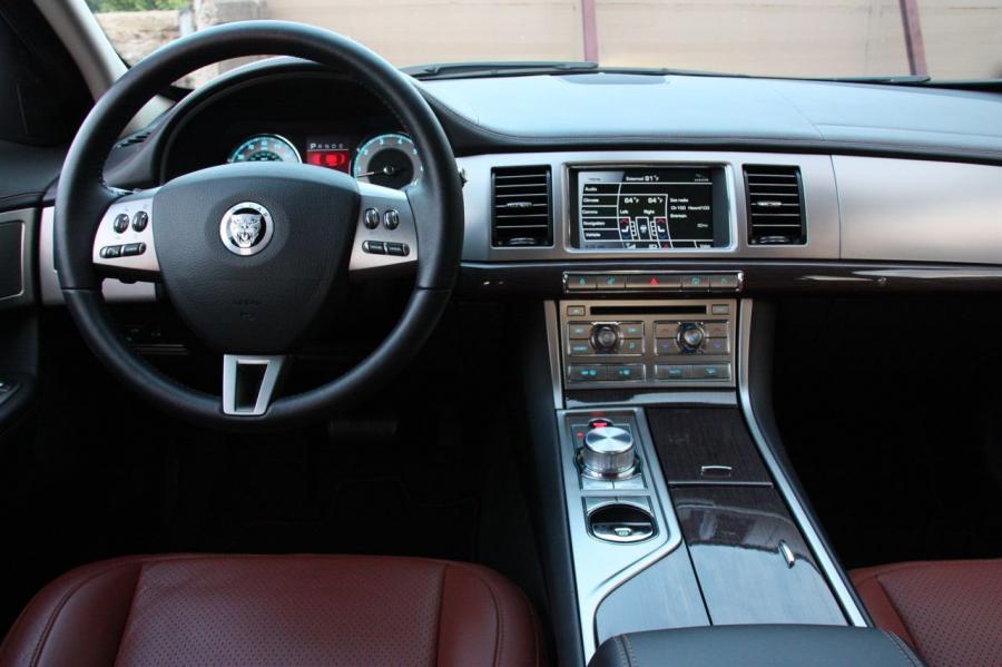  Jaguar XF Supercharged 2009 года  (фото 37 из 44)